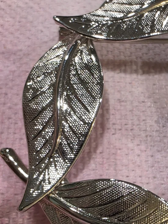 Vintage Gold and Silver Leaf Brooch Duo - Picture 8 of 8
